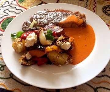 Skinkeculotte med champignonsovs, persillebulgur smuk salat Dip, dressing, dyppelse og sovs | Persilles blog